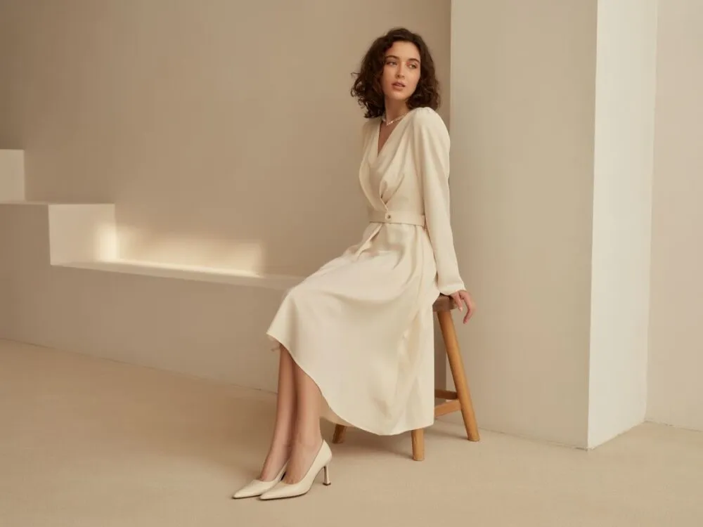 stylizacje z sukienką ecru i butami na wesele