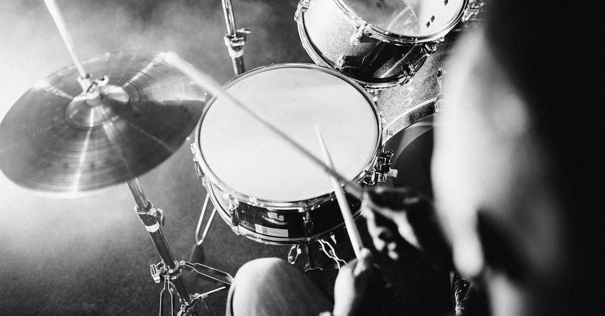 Instrumenty muzyczne i ich nazwy - przewodnik po najpopularniejszych instrumentach