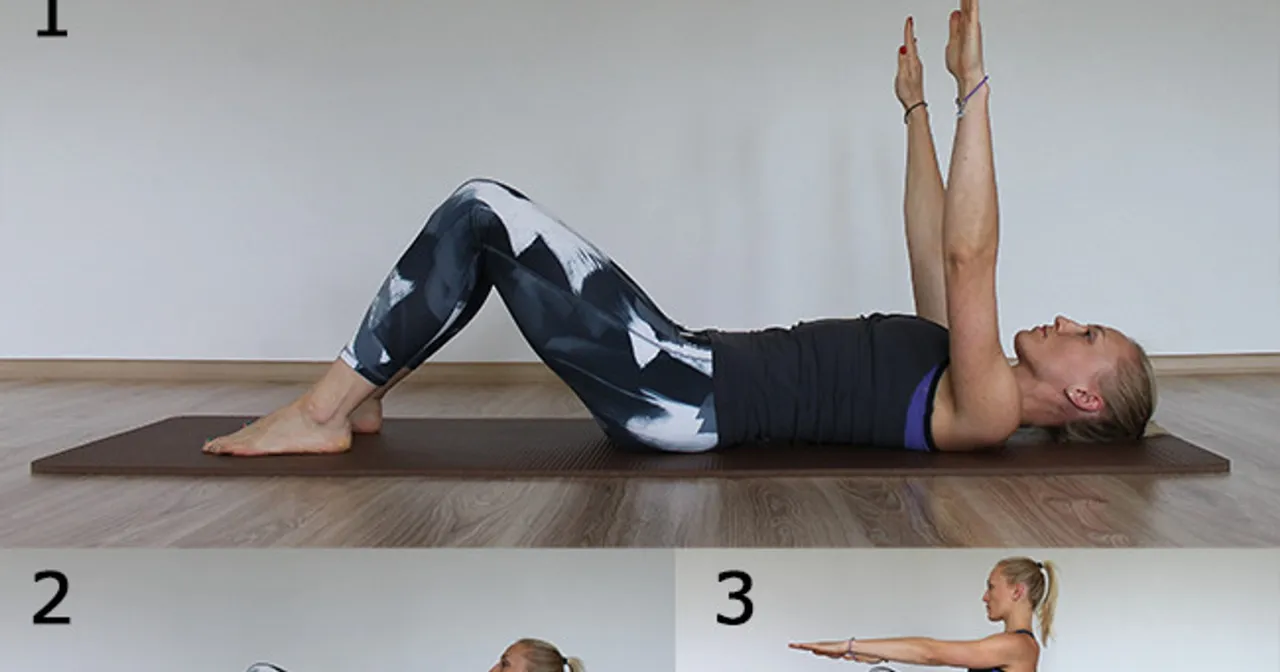 Kobieta ćwiczy pilates, leżąc na macie z nogami ugiętymi i rękami uniesionymi do g&oacute;ry.