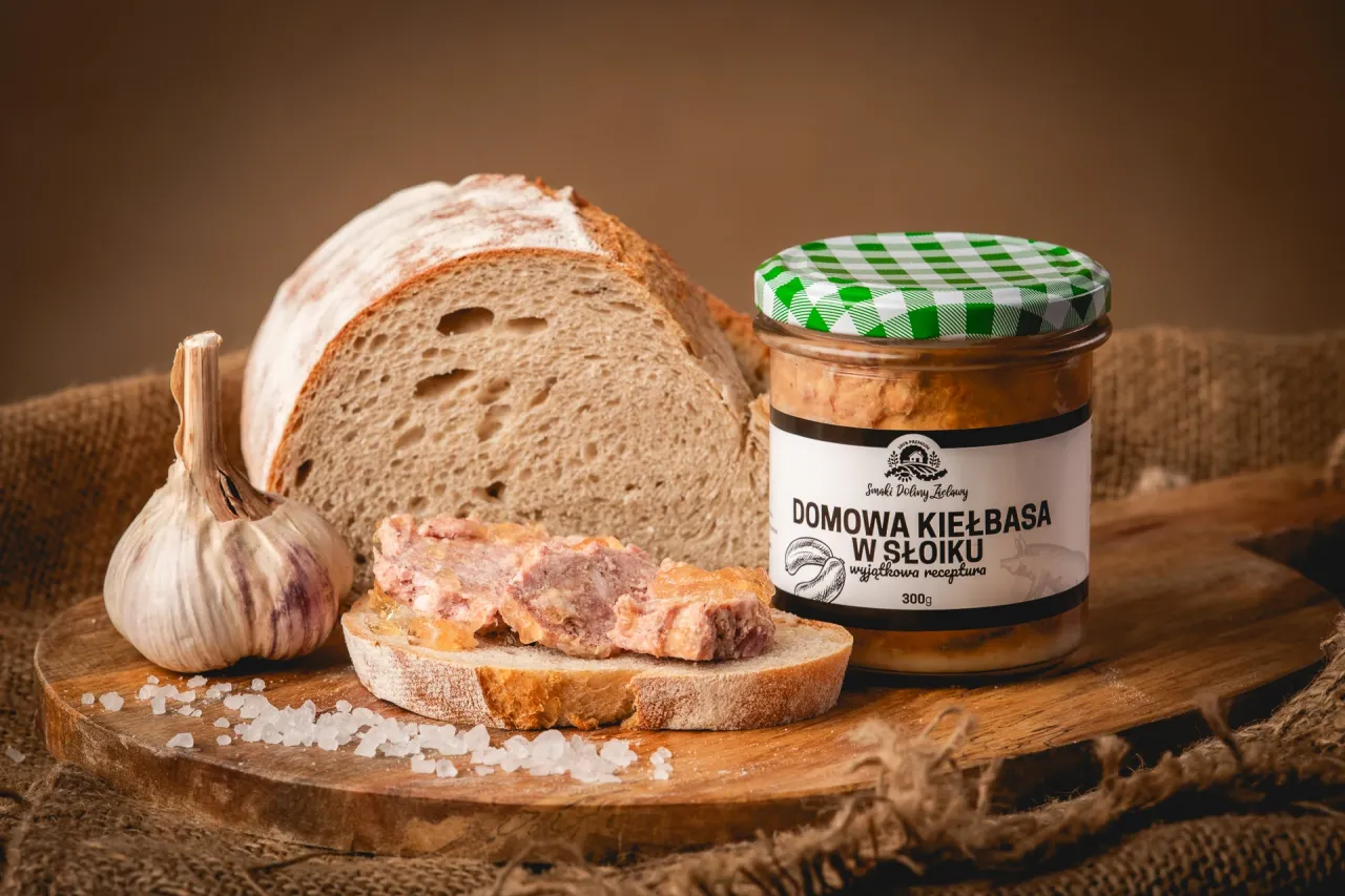 domowa kiełbasa w słoikach gotowa