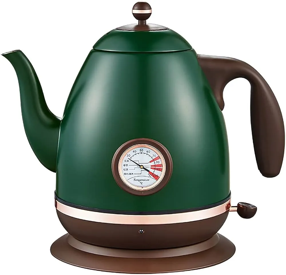 czajnik z termometrem i filiżanka zielonej herbaty