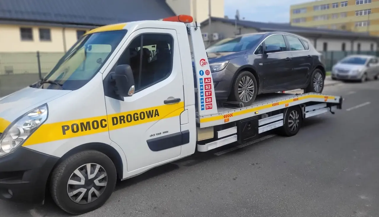 Pomoc drogowa na lawecie, kt&oacute;ra odpowiada na pytanie: ubezpieczenie assistance co to.