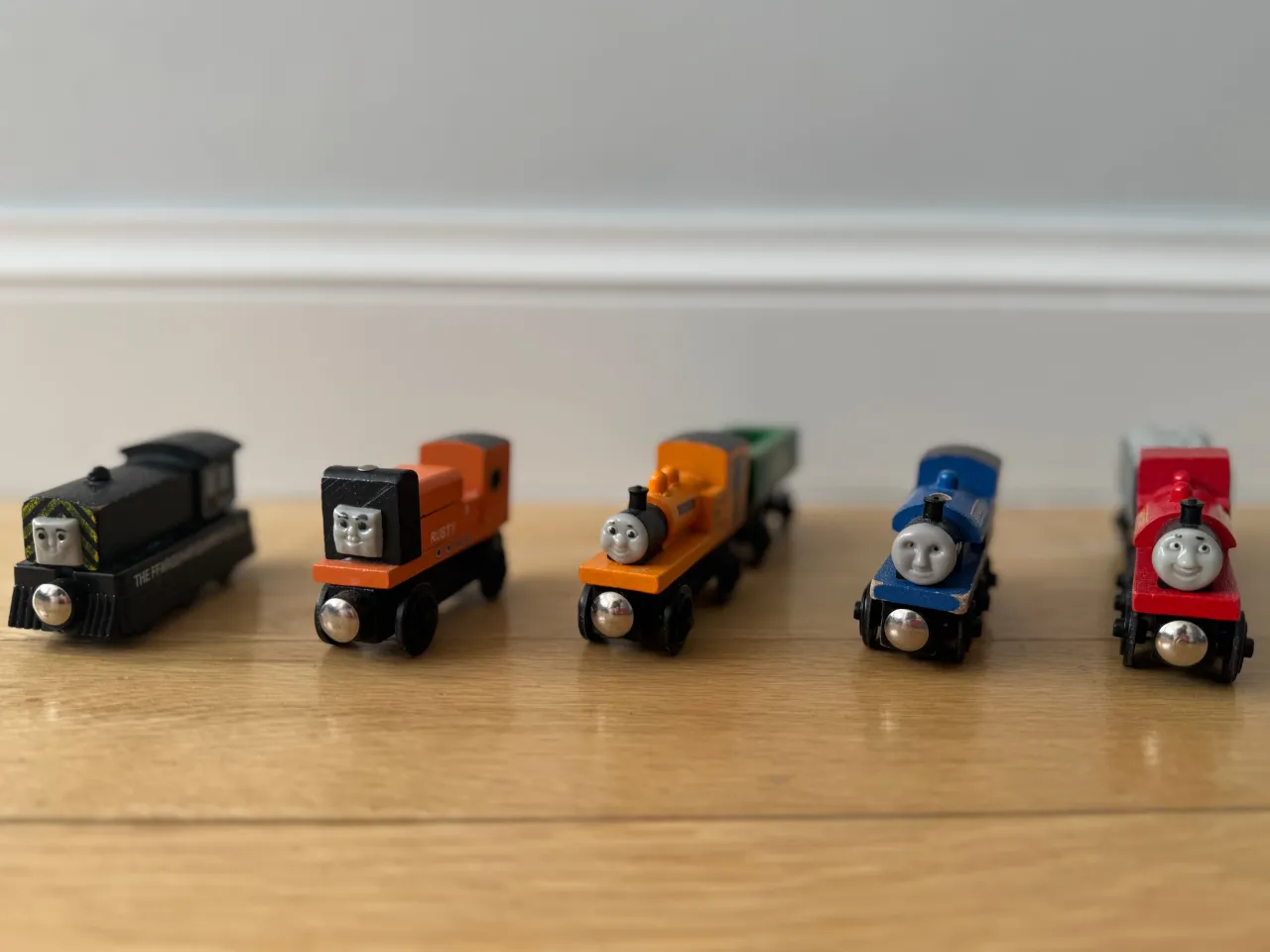 Tomek i Przyjaciele porównanie serii Motorized metalowe drewniane