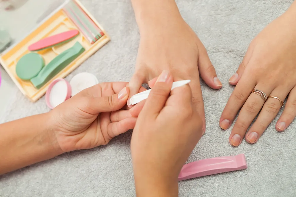 Zdjęcie Jak bezpiecznie usunąć manicure japoński bez uszkodzenia paznokci