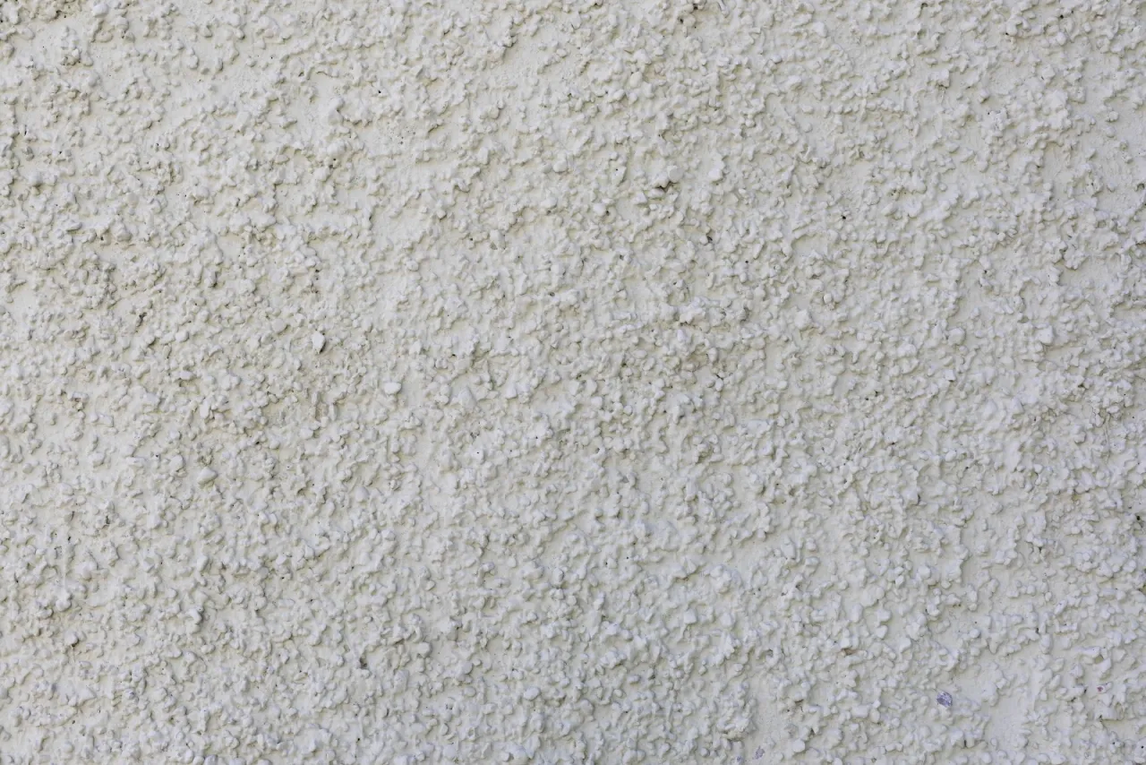 różne rodzaje tynków wewnętrznych gipsowy cementowo-wapienny