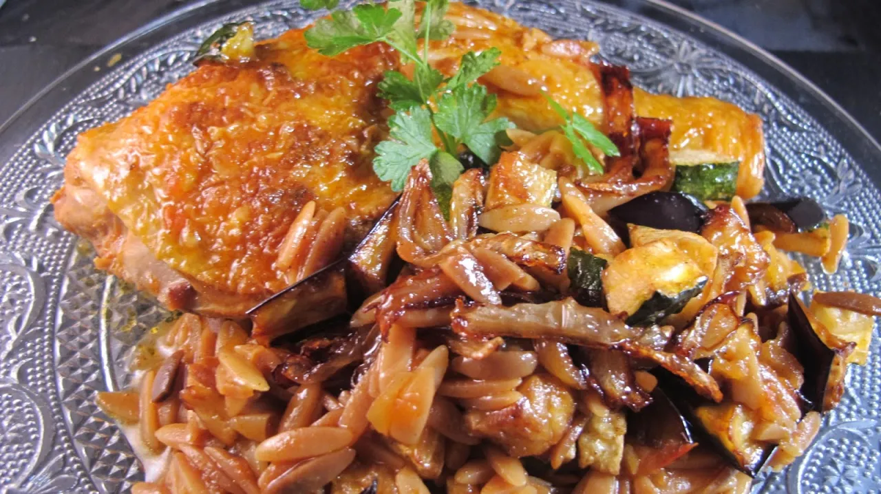 P&acirc;tes langues d'oiseaux dor&eacute;es dans une po&ecirc;le