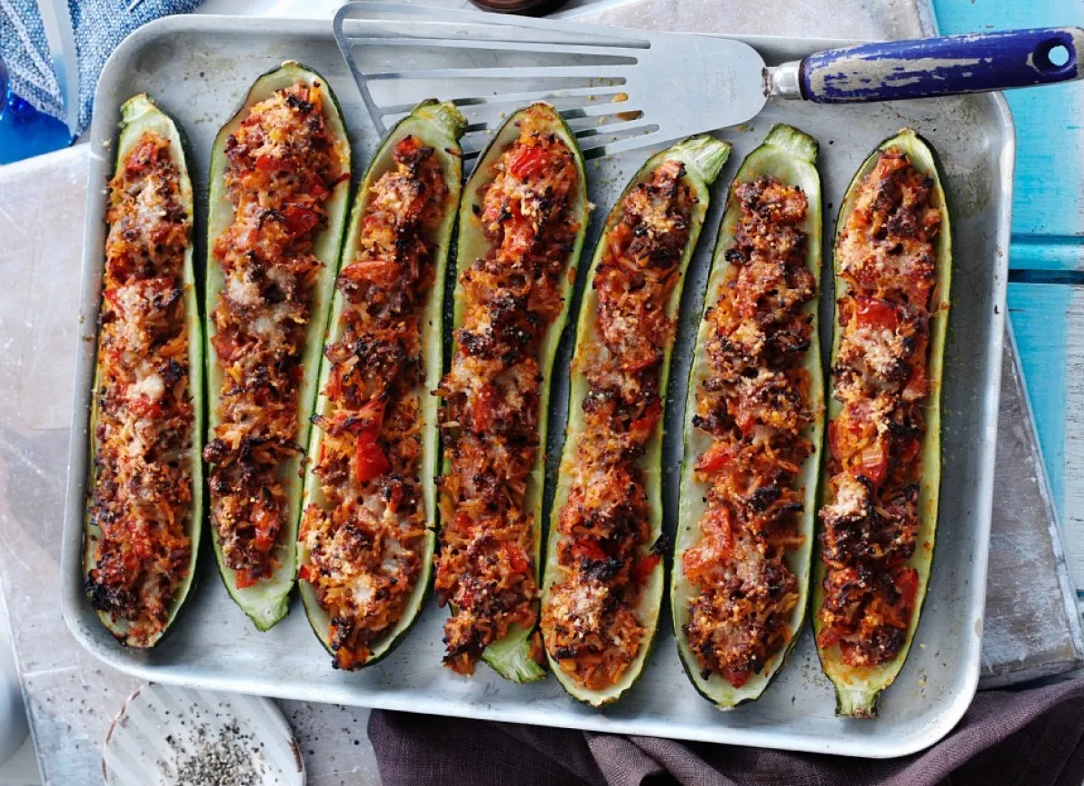 klasyczne dania z cukinii leczo faszerowana zapiekanka