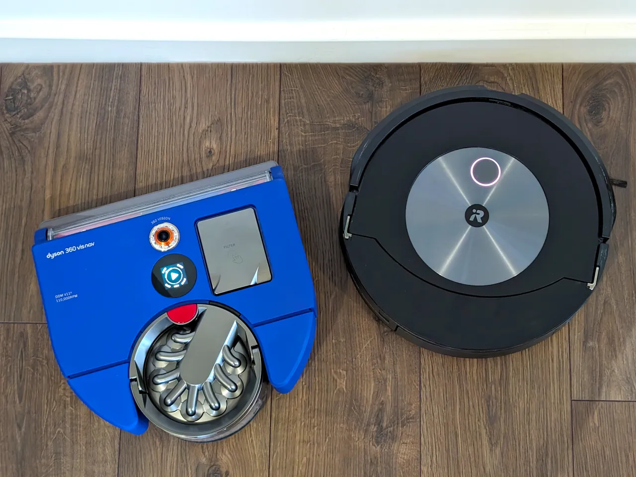 Dyson 360 Vis Nav vs iRobot Roomba nawigacja