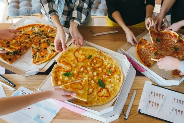 Zdjęcie Pizza: Kt&oacute;ra ma najmniej kalorii? Praktyczny przewodnik