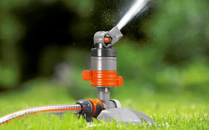 Zdjęcie Zraszacz bijakowy czy turbinowy? Porównanie i rekomendacje
