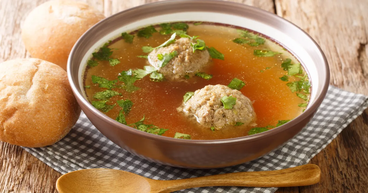 Zdjęcie Czy rosół to polska zupa? Odkryj jego tradycyjne znaczenie w kulturze