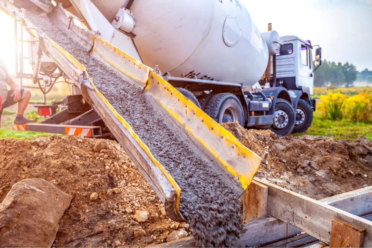 Zdjęcie Jak kłaść beton dekoracyjny - uniknij najczęstszych błędów i zyskaj efekt