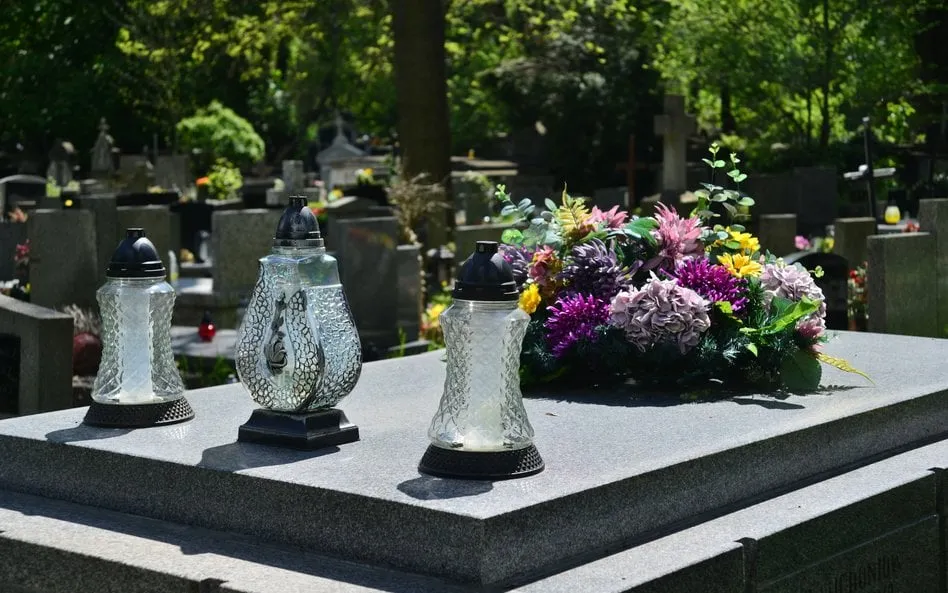 Zdjęcie Jak dojechać na cmentarz Salwator w Krakowie - uniknij korków w Święto Zmarłych