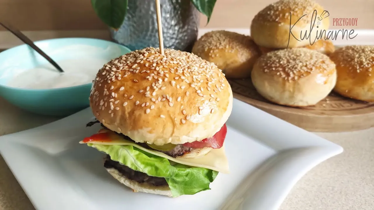 Zdjęcie Jak podgrzać bułki do hamburgerów w piekarniku, aby były chrupiące?