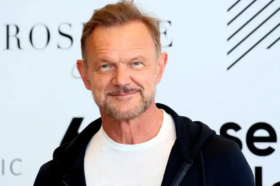 Zdjęcie Ile lat ma Cezary Pazura? Zaskakujące fakty o jego karierze aktorskiej