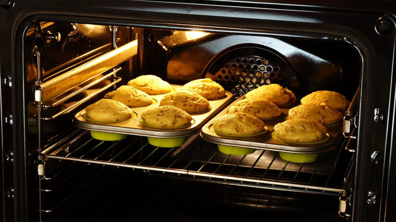 Zdjęcie Jak piec muffinki termoobieg, aby uzyskać idealną konsystencję?