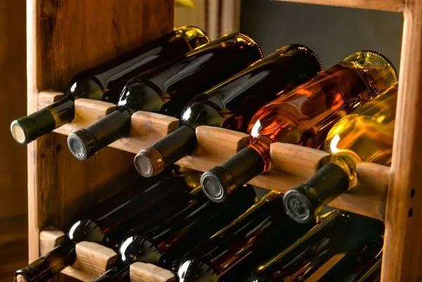 Zdjęcie Jak zrobić regał na wino - proste kroki i najlepsze pomysły DIY