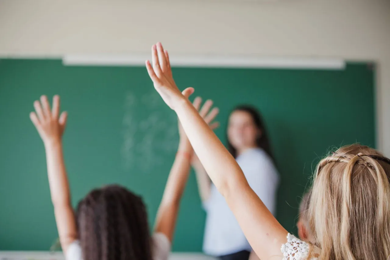 Zdjęcie Co oznacza zatrudnienie nauczyciela przez mianowanie i jego korzyści?
