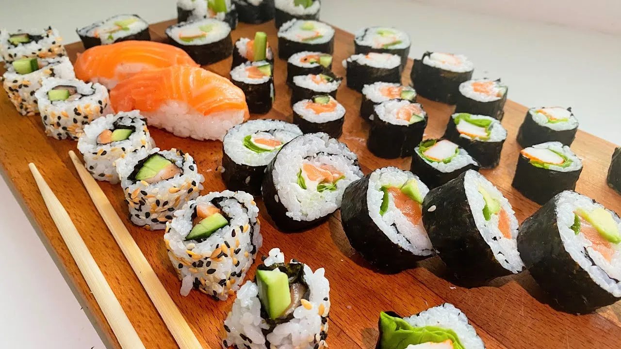 Zdjęcie Co jest potrzebne do zrobienia sushi? Oto składniki i akcesoria, które musisz mieć