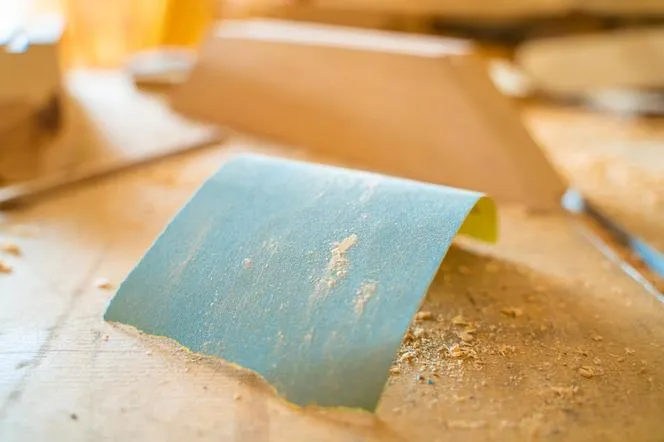 Zdjęcie Jak odnowić boazerię lakierowaną: 5 skutecznych metod DIY