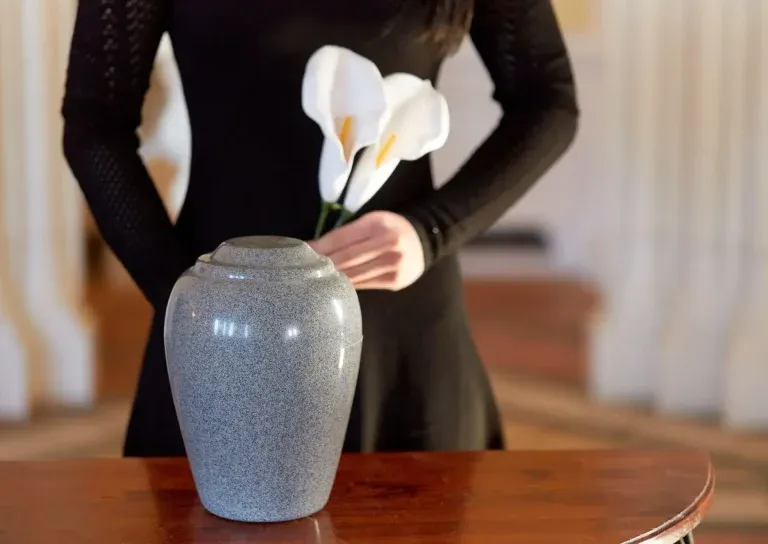 Zdjęcie Kremacja jak długo trwa? Poznaj wszystkie etapy i czas trwania