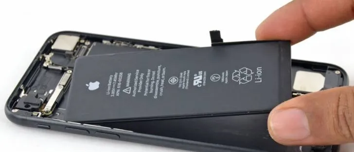 Zdjęcie Wymiana baterii iPhone 7 Plus w Warszawie - szybkie i tanie serwisy