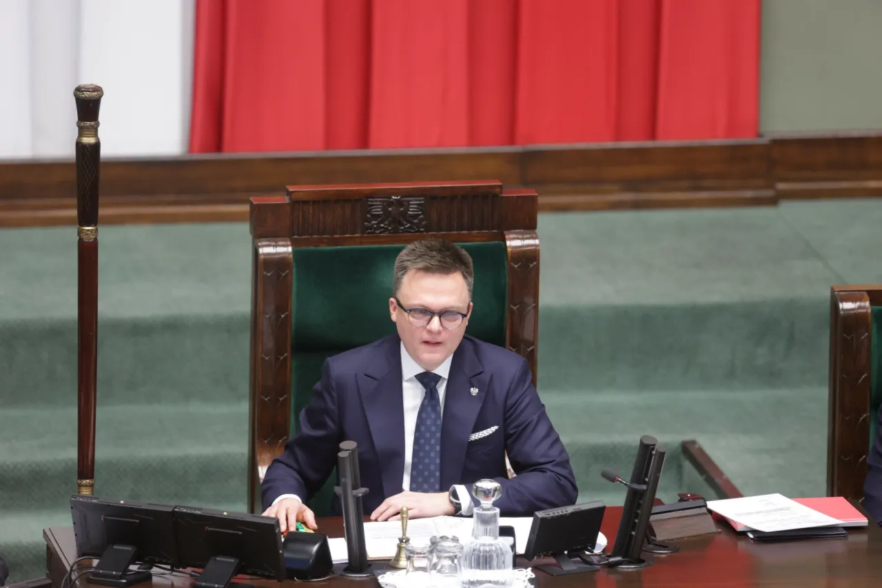 Zdjęcie Ile zarabia marszałek na lotnisku? Zaskakujące różnice w wynagrodzeniach