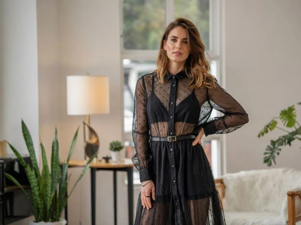 Zdjęcie Co ubrać pod prześwitującą spódnicę? Stylowe i praktyczne rozwiązania