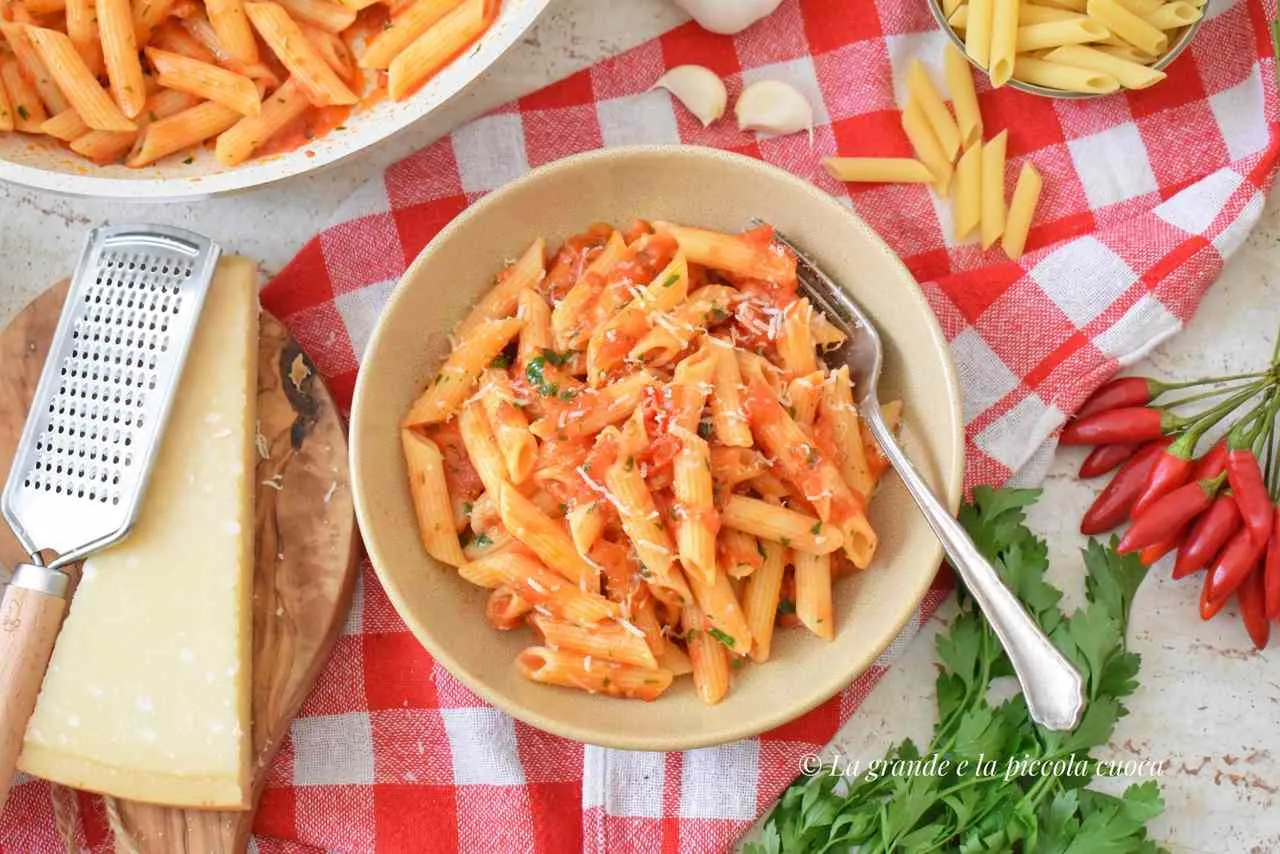Zdjęcie Penne Arrabbiata przepis: Odkryj idealny sposób na pikantny makaron