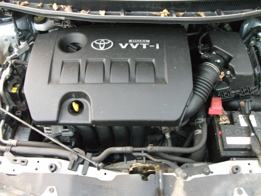 Zdjęcie Jak uruchomić silnik w Toyota Auris Hybrid - uniknij problemów z odpaleniem