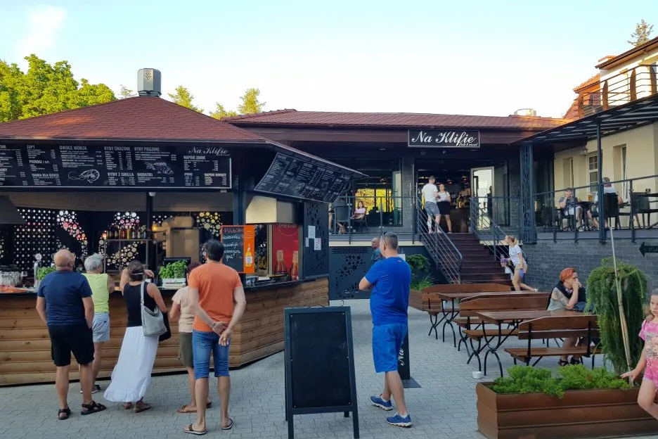 Zdjęcie Gdzie zjeść w Jastrzębiej Górze? Odkryj najlepsze miejsca na posiłek