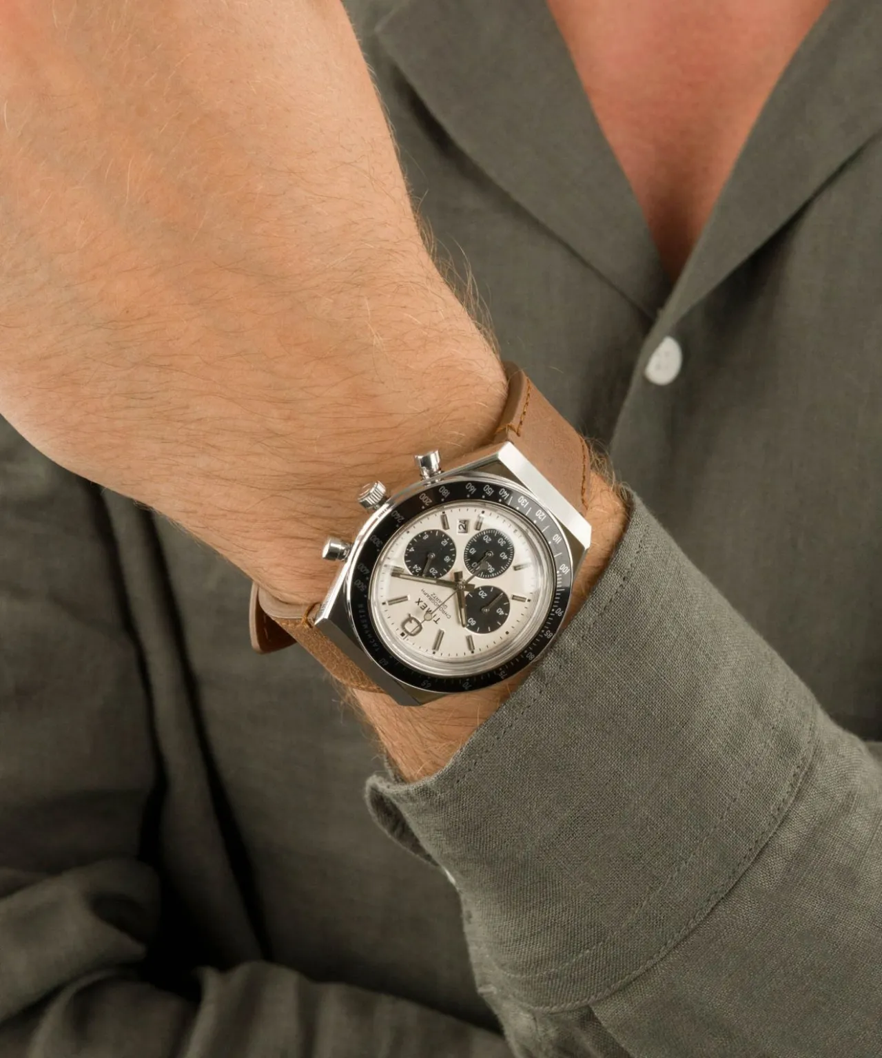 Zdjęcie Zegarek męski Timex chrono złoto srebrny TW000Y406 - elegancja i funkcjonalność
