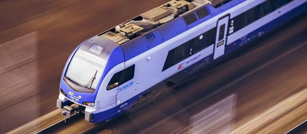 Zdjęcie Intercity gdzie się zatrzymuje - poznaj kluczowe przystanki w Polsce