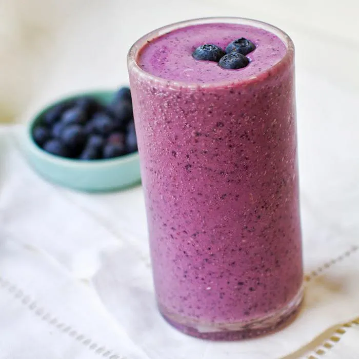 Zdjęcie Delicioso batido de arándanos con leche para disfrutar en casa