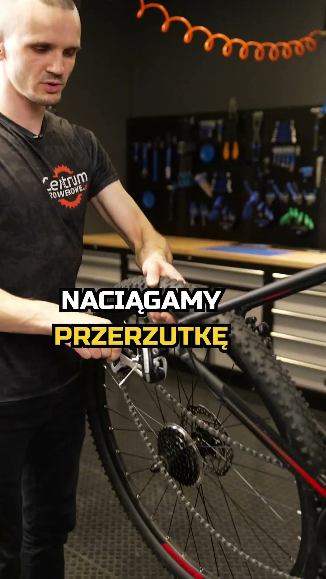 Zdjęcie Jak założyć tylne koło w rowerze bez błędów i problemów