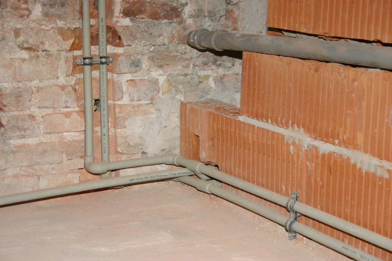 Zdjęcie Ile kosztuje hydraulika w domu 150m2? Sprawdź, aby uniknąć wysokich wydatków