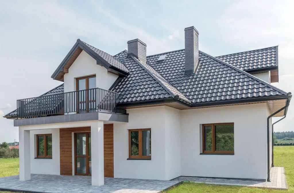 Zdjęcie Biała podbitka z tynku: Trwałe i eleganckie wykończenie dachu