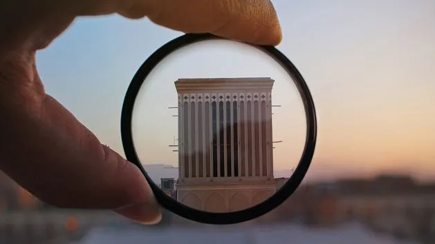 Zdjęcie Jak odkręcić filtr polaryzacyjny z obiektywu bez ryzyka uszkodzenia