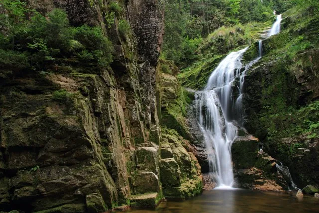 Zdjęcie Poznaj najwyższy wodospad w Sudetach - Kamieńczyk zachwyca turystów