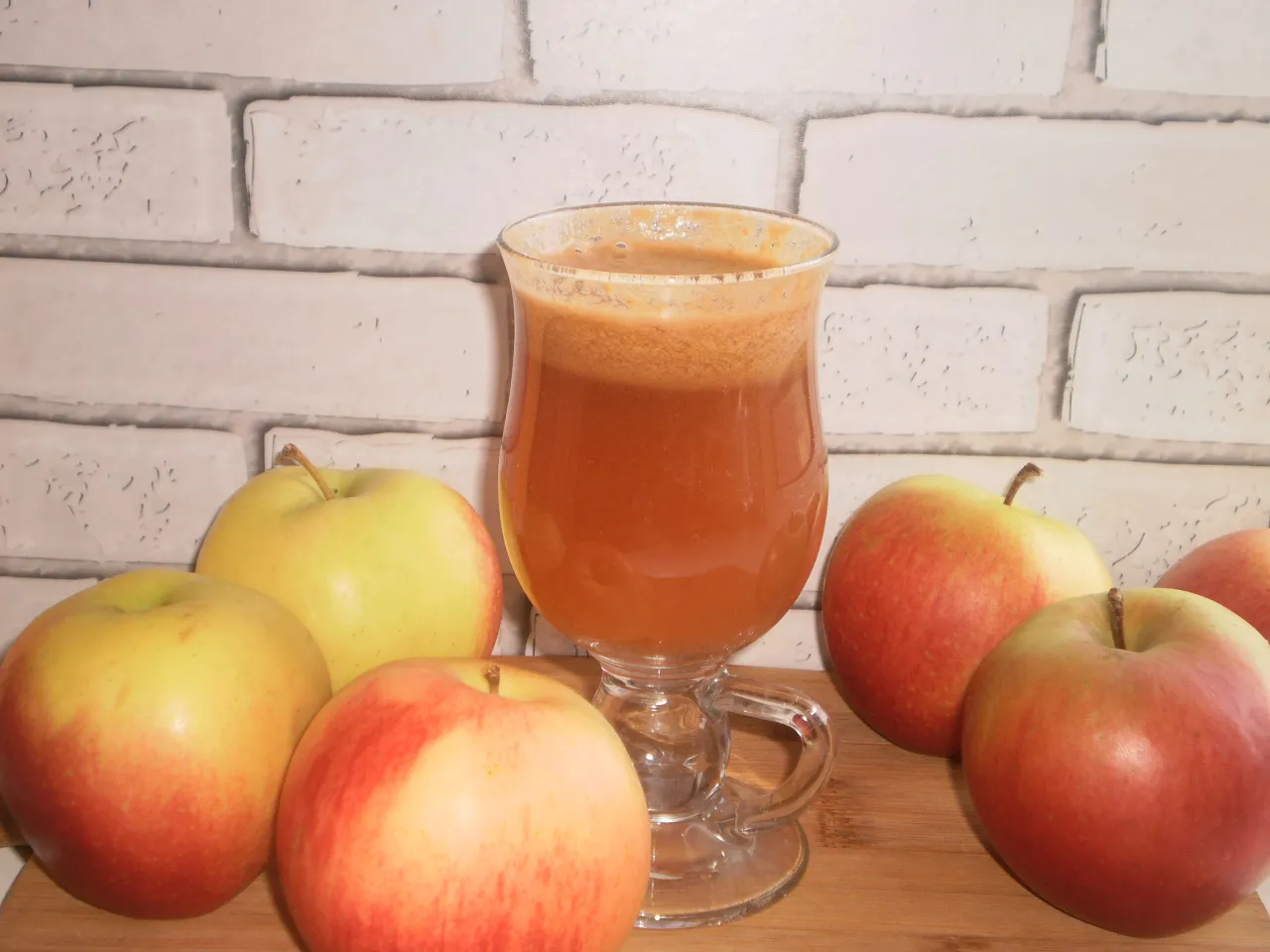 Zdjęcie Jak zrobić sok z jabłek - prosty przepis na pyszny napój domowy