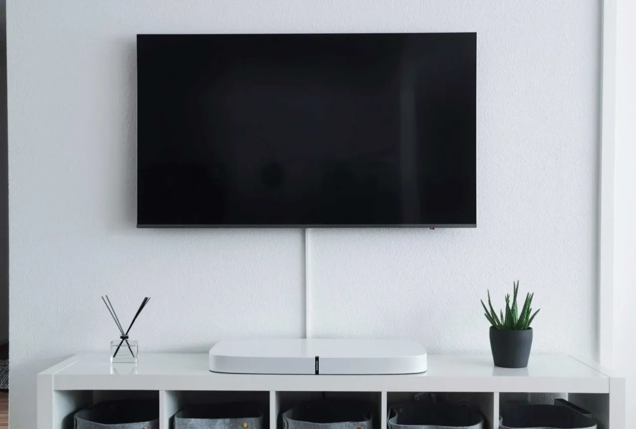 Zdjęcie Na jakiej wysokości telewizor 75 cali, by uniknąć bólu szyi?