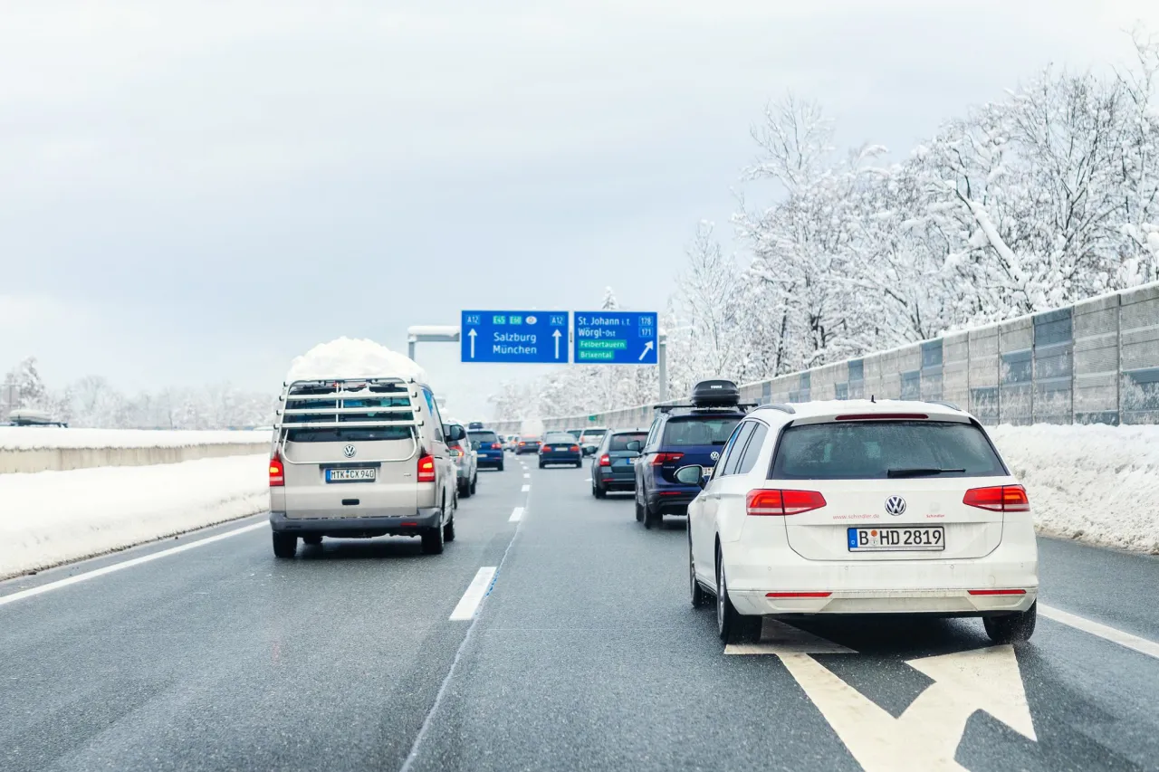 Zdjęcie Ile można jechać na autostradzie w Austrii? Odkryj limity prędkości