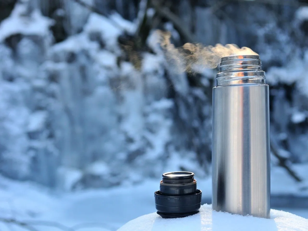 Zdjęcie Termos, który najdłużej trzyma ciepło: ranking i testy modeli