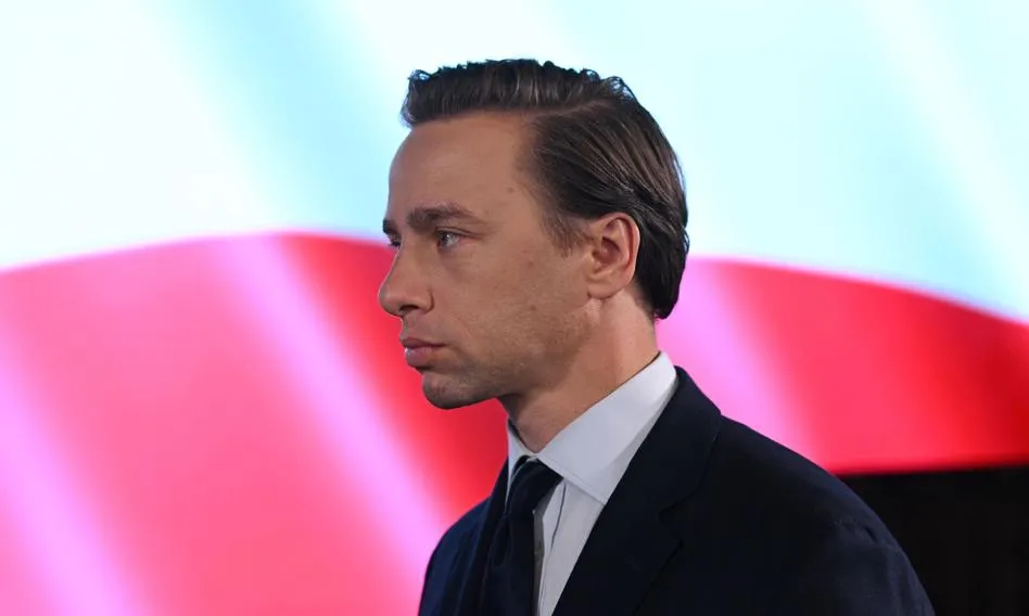 Zdjęcie Kto finansuje Bosaka? Prawda o jego wsparciu finansowym