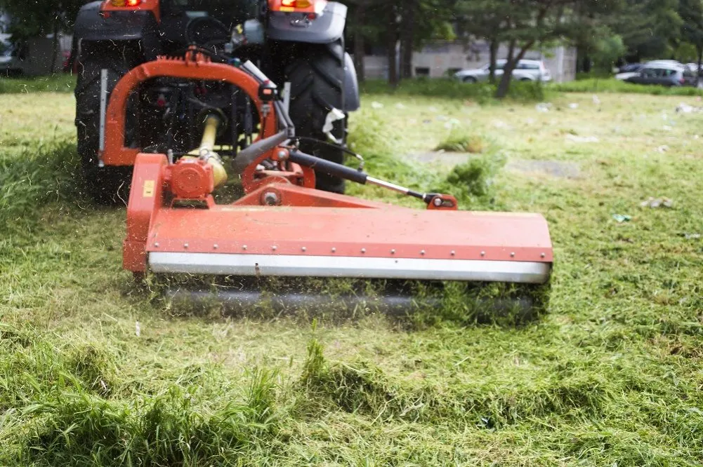 Zdjęcie Ile waży kosiarka rotacyjna? Poznaj różnice między modelami