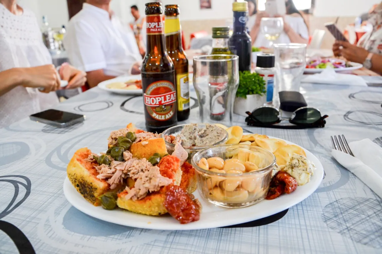 Tradycyjne dania maltańskie kolaż