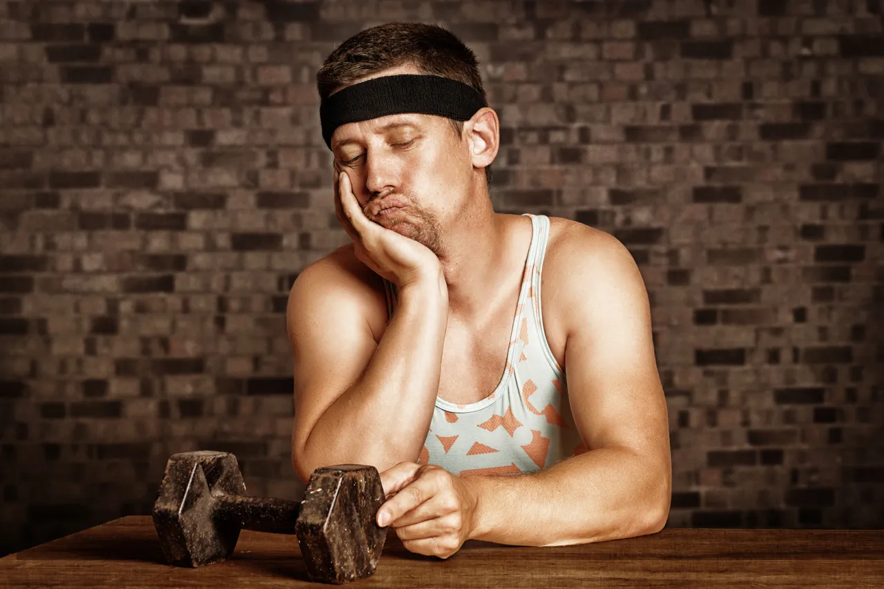 osoba zmagająca się z brakiem motywacji do ćwiczeń