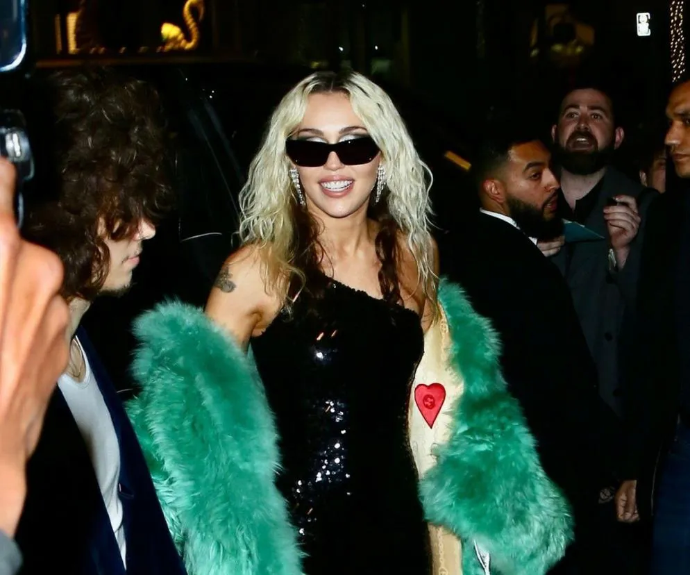 Zdjęcie Miley cyrus olśniła na pokazie louis vuitton. tej piosenki jeszcze nie znacie