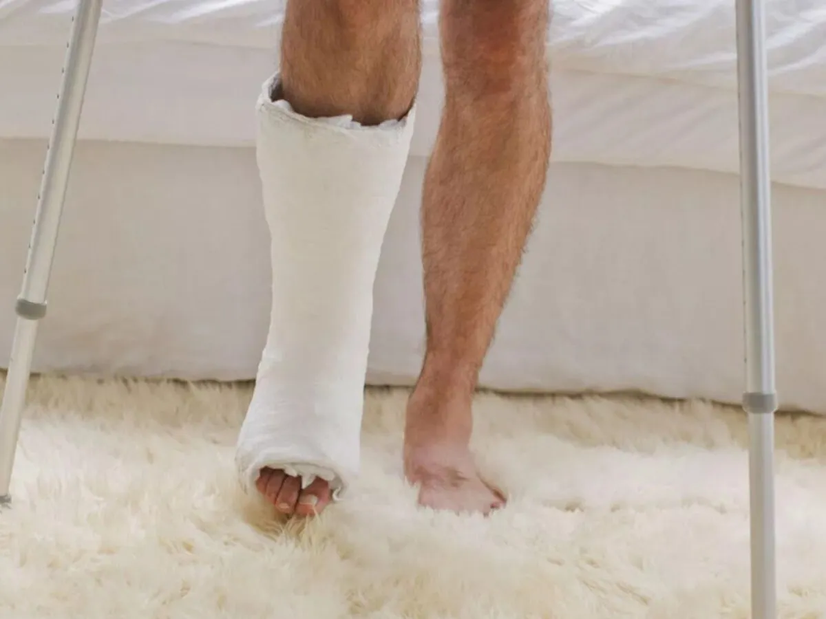 Ćwiczenia izometryczne stopa gips