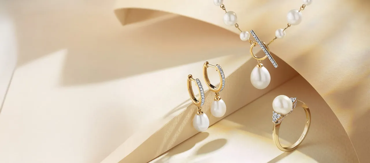 złota biżuteria na rocznicę ślubu